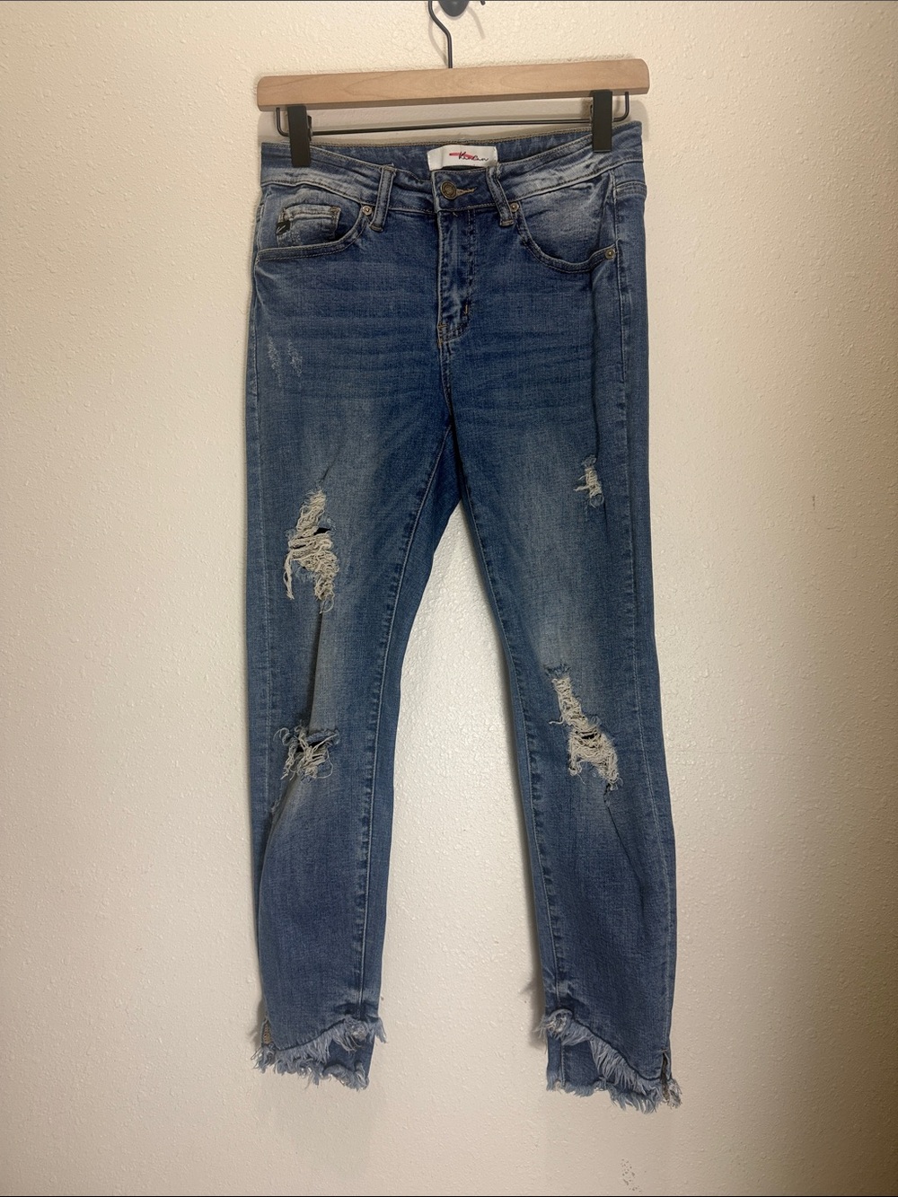 KanCan Distressed Skinny Jeans, Size 7/27